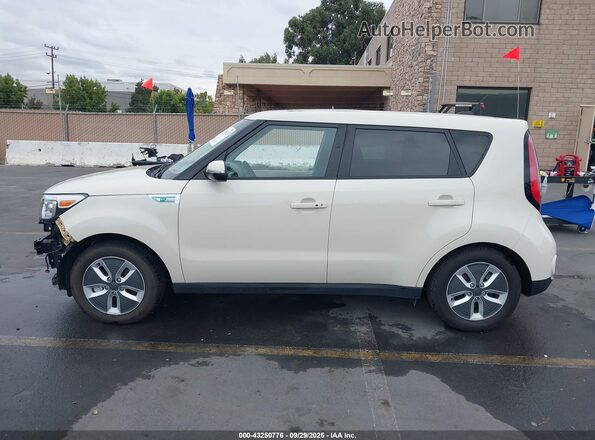 KNDJP3AE4H7021092 2017 KIA SOUL EV Cream 
