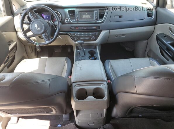 KNDMB5C12J6408401 2018 KIA SEDONA Синий Вид панели приборов