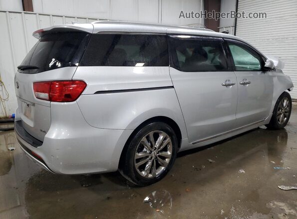 KNDME5C1XJ6380192 2018 KIA SEDONA Серебряный Задняя правая четверть