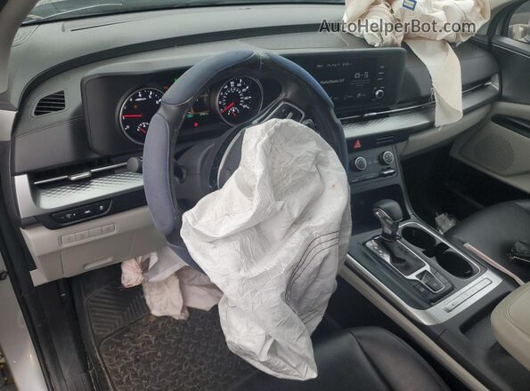 KNDNB4H36P6255362 2023 KIA CARNIVAL Silver Vista del salpicadero