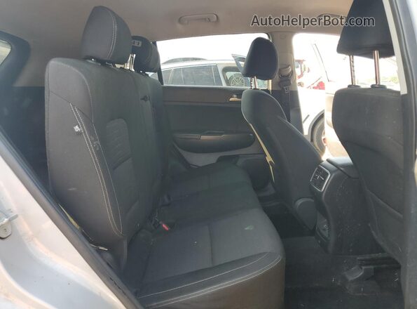 KNDPM3AC9J7447657 2018 KIA SPORTAGE Серебряный Вид задних сидений