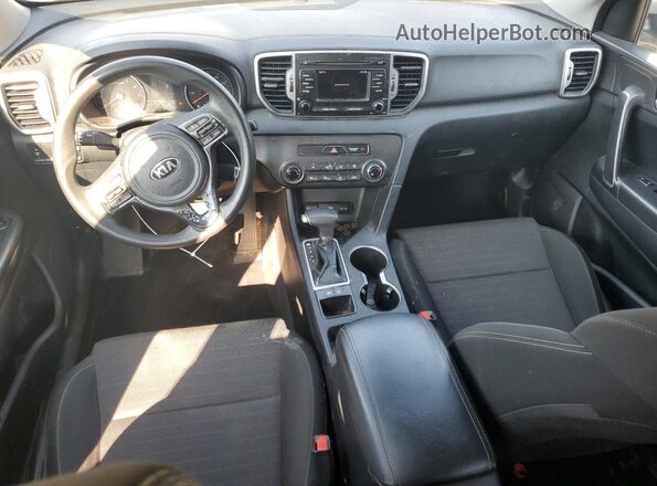KNDPM3AC9J7447657 2018 KIA SPORTAGE Серебряный Вид панели приборов