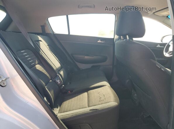 KNDPMCAC0J7315385 2018 KIA SPORTAGE Silver Вид задньої частини салону