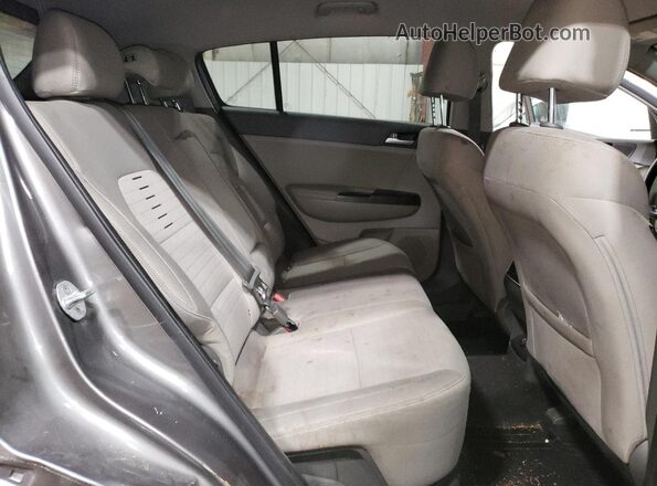 KNDPMCAC2J7427220 2018 KIA SPORTAGE Серый Вид задней части салона