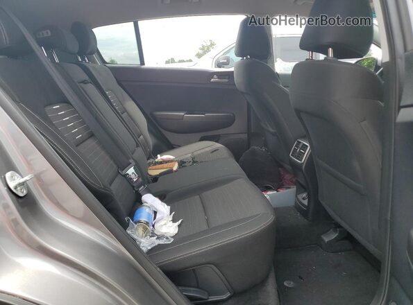 KNDPMCAC8J7307373 2018 KIA SPORTAGE Серый Вид задней части салона
