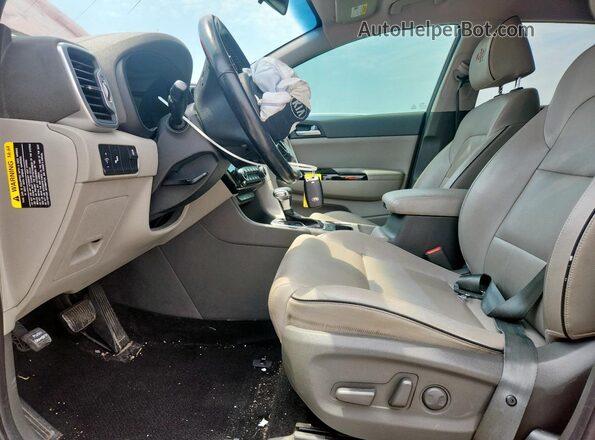 KNDPN3AC3J7413114 2018 KIA SPORTAGE Maroon Вид салону спереду