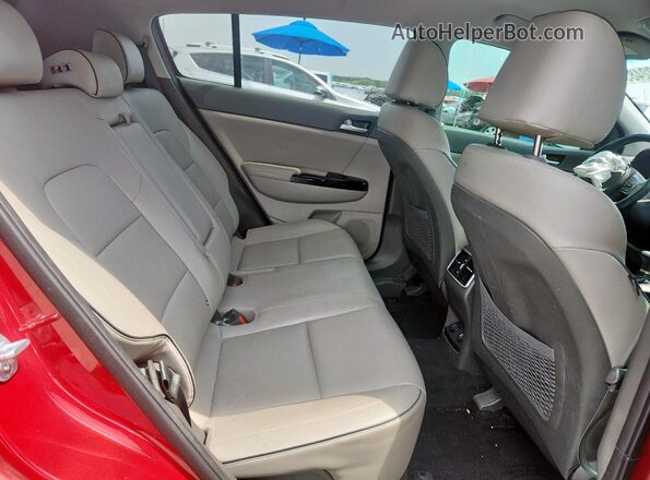 KNDPN3AC3J7413114 2018 KIA SPORTAGE Maroon Вид задньої частини салону