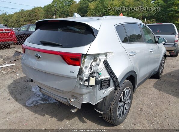 KNDPNCAC6J7374034 2018 KIA SPORTAGE Серебряный Вид спереди
