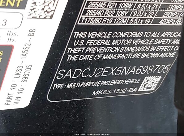 SADCJ2EX5NA698705 2022 JAGUAR F-PACE Black Vista del compartimento del motor