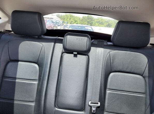 SADFJ2FX8J1Z29747 2018 JAGUAR E-PACE Серебряный Вид задних сидений