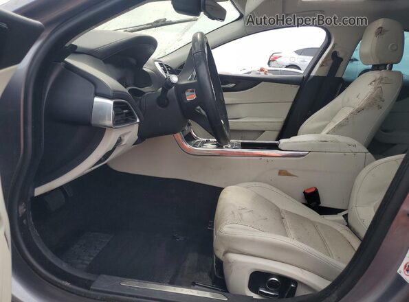 SAJAE4FX7LCP62957 2020 JAGUAR XF Silver წინა სალონის ხედი