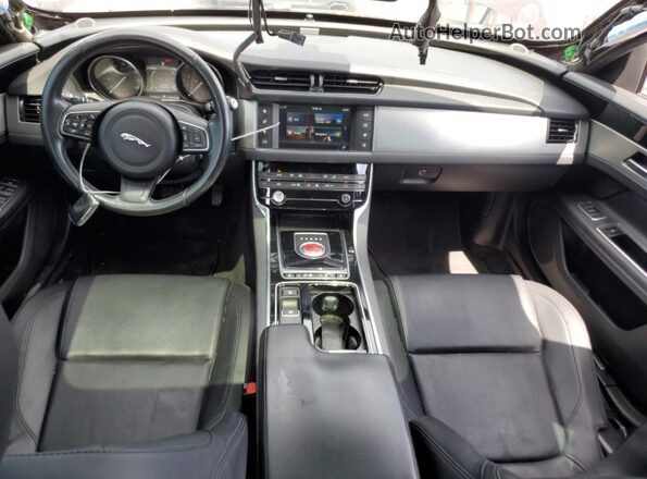 SAJBD4BV3GCY17762 2016 JAGUAR XF Burgundy Widok deski rozdzielczej