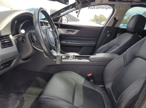 SAJBD4BV3GCY17762 2016 JAGUAR XF Burgundy Widok wnętrza z przodu