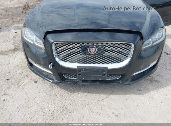 SAJWJ2GD4H8W04869 2017 JAGUAR XJ Black Widok z przodu