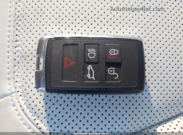 SALEJEEX7S2452467 2025 LAND ROVER DEFENDER Белый Вид панели приборов