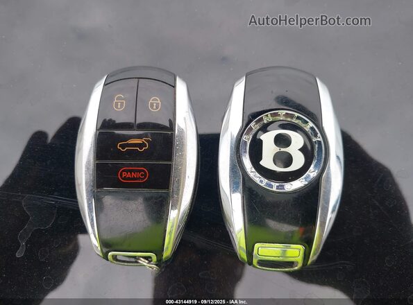 SJAAC2ZV0HC014188 2017 BENTLEY BENTAYGA Черный Вид панели приборов