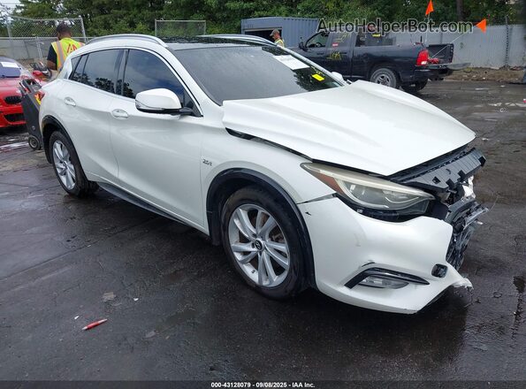 SJKCH5CP0JA050109 2018 INFINITI QX30 Белый Передняя правая четверть