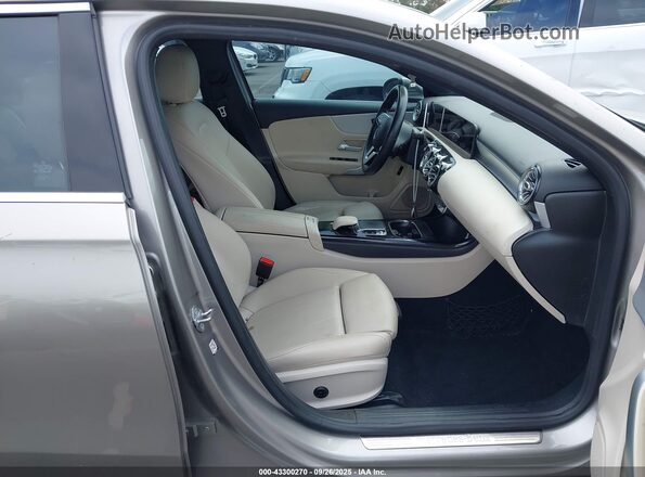 W1K3G4EB2LW043854 2020 MERCEDES-BENZ A 220 Champagne Вид салона спереди
