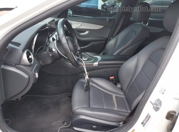 W1KWF8DB0MR649727 2021 MERCEDES-BENZ C Белый Вид салона спереди