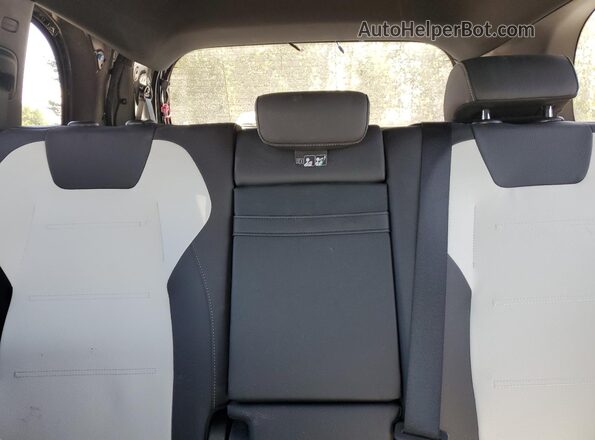 W1N4M4HB2PW277574 2023 MERCEDES-BENZ GLB-CLASS Black Widok tylnych siedzeń