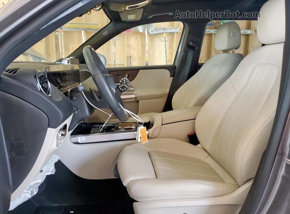 W1N4M4HBXLW044827 2020 MERCEDES-BENZ GLB-CLASS Gray Vista interior delantera