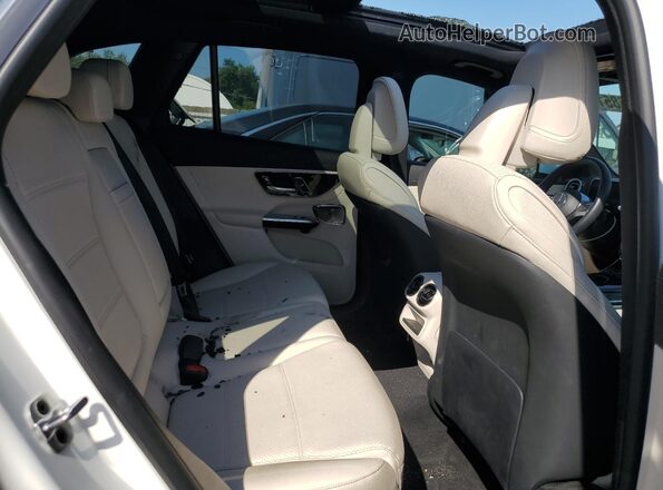 W1NKM4HB4RF134667 2024 MERCEDES-BENZ GLC-CLASS White Widok wnętrza z tyłu