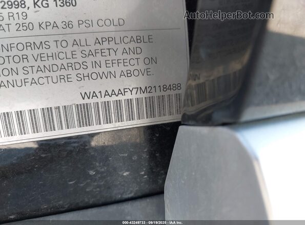 WA1AAAFY7M2118488 2021 AUDI Q5 Black Vista del compartimento del motor
