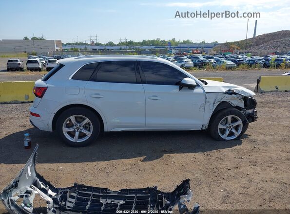 WA1AAAFY9M2033166 2021 AUDI Q5 White 360 interior view
