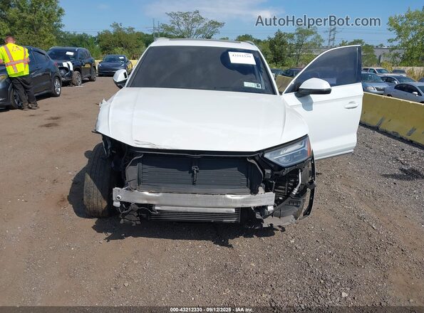 WA1AAAFY9M2033166 2021 AUDI Q5 White Front view