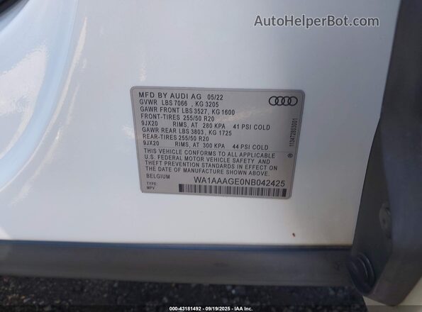 WA1AAAGE0NB042425 2022 AUDI E-TRON White Widok komory silnika