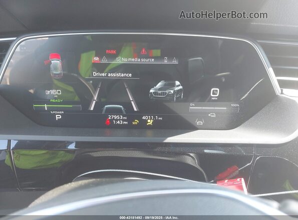 WA1AAAGE0NB042425 2022 AUDI E-TRON White Widok tylnych siedzeń