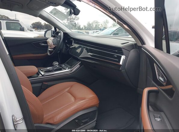 WA1ACBF7XPD021639 2023 AUDI Q7 Белый Вид салона спереди