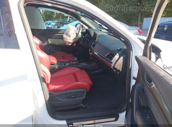 WA1B4AFY0M2007809 2021 AUDI SQ5 Белый Вид салона спереди