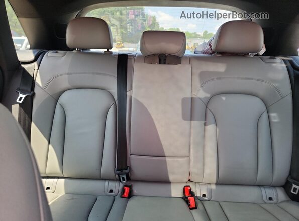 WA1BCCFS7JR002961 2018 AUDI Q3 Красный Вид задних сидений