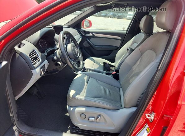 WA1BCCFS7JR002961 2018 AUDI Q3 Красный Вид салона спереди