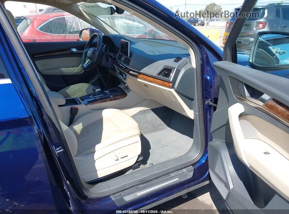 WA1BNAFY6J2011663 2018 AUDI Q5 Dark Blue Вид салону спереду