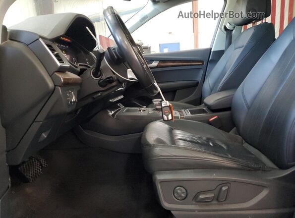 WA1BNAFY9J2008952 2018 AUDI Q5 White Вид салону спереду