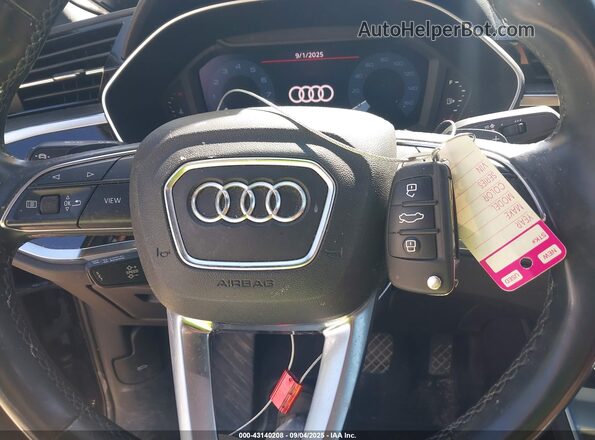 WA1DECF33M1014927 2021 AUDI Q3 Black Vista del salpicadero