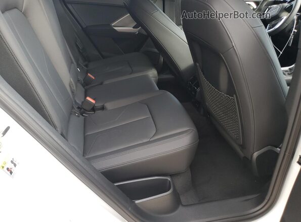WA1DECF37S1052481 2025 AUDI Q3 White Widok wnętrza z tyłu