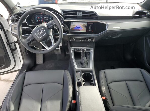 WA1DECF37S1052481 2025 AUDI Q3 White Widok deski rozdzielczej