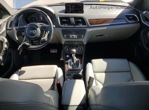 WA1HCCFS7JR019866 2018 AUDI Q3 Silver Вид панелі приладів