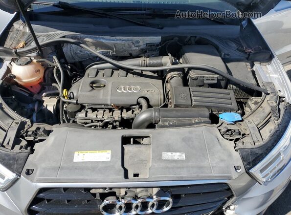 WA1HCCFS7JR019866 2018 AUDI Q3 Silver Вид підкапотного простору