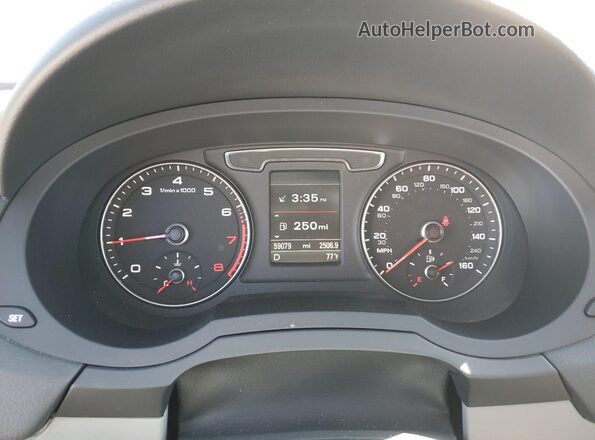 WA1HCCFS7JR019866 2018 AUDI Q3 Silver Вид щитка приладів