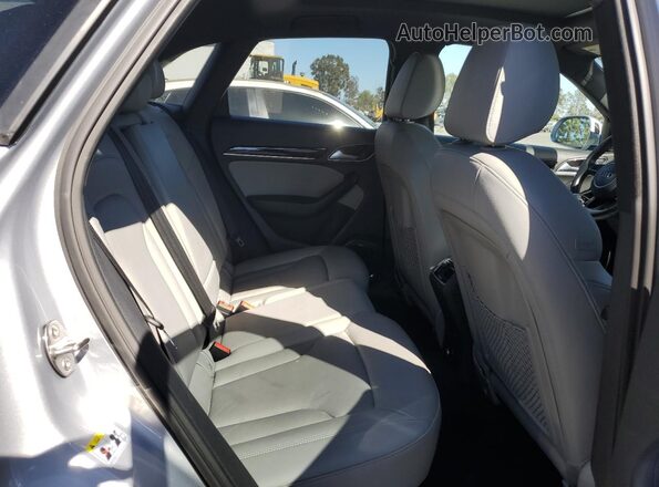 WA1HCCFS7JR019866 2018 AUDI Q3 Silver Вид задньої частини салону