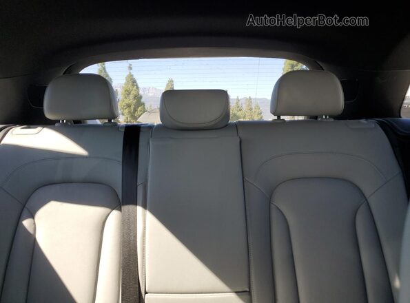 WA1HCCFS7JR019866 2018 AUDI Q3 Silver Вид задніх сидінь