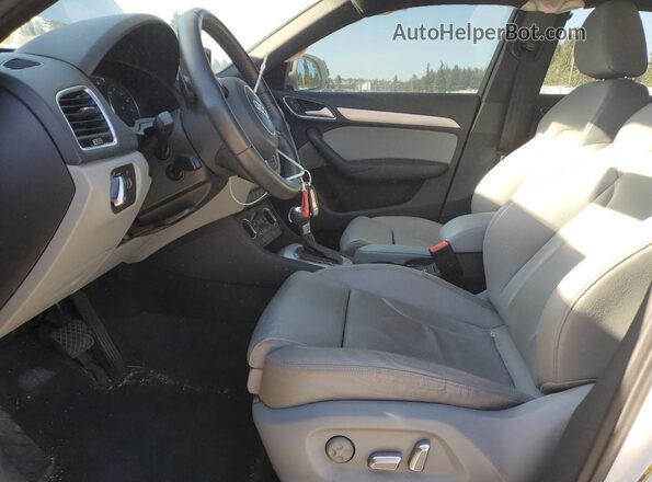 WA1JCCFS2JR018075 2018 AUDI Q3 White Vista interior delantera