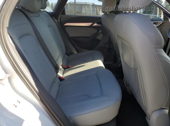 WA1JCCFS2JR018075 2018 AUDI Q3 White Vista interior trasera