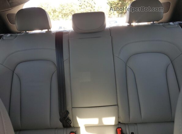WA1JCCFS2JR018075 2018 AUDI Q3 White Vista de los asientos traseros
