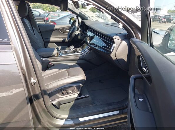 WA1LCBF73SD002965 2025 AUDI Q7 Gray Widok wnętrza z przodu