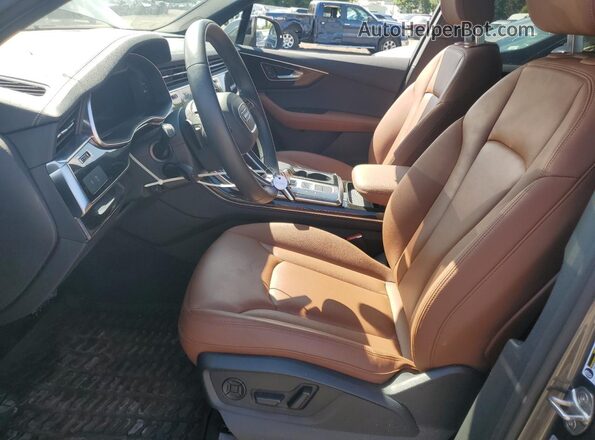 WA1LCBF77PD018304 2023 AUDI Q7 Gray Вид салону спереду